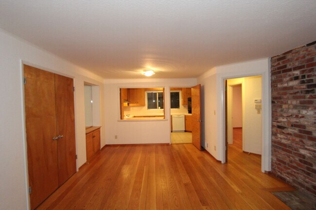 Building Photo - Contemporary North Berkeley 2 Bedroom Condominium