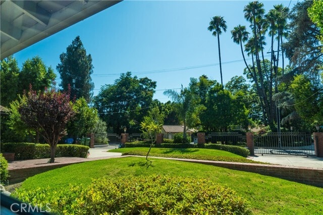 Building Photo - 5054 Encino Ave