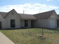 Building Photo - 11 Shady Brook Cir