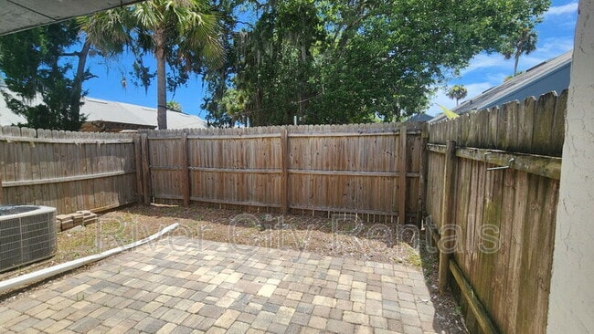 Building Photo - 2877 Wonderwood Ln