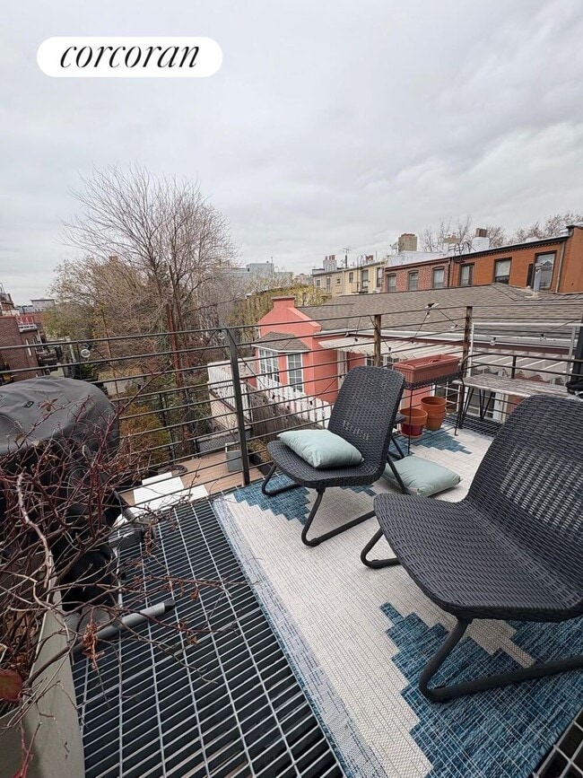 Building Photo - 498 Court St