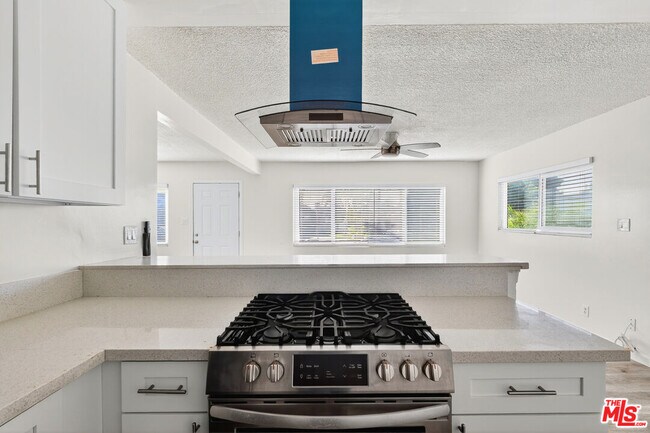 Building Photo - 425 W Regent St