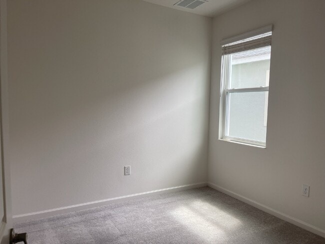 Building Photo - "Spacious 4-Bedroom Oasis with 3 Full Bath...