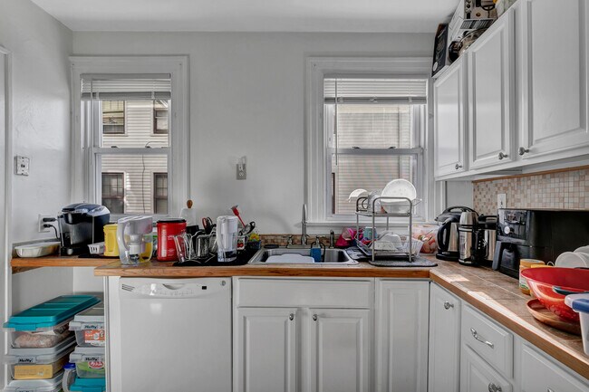 Building Photo - 68 Sheldon Terrace