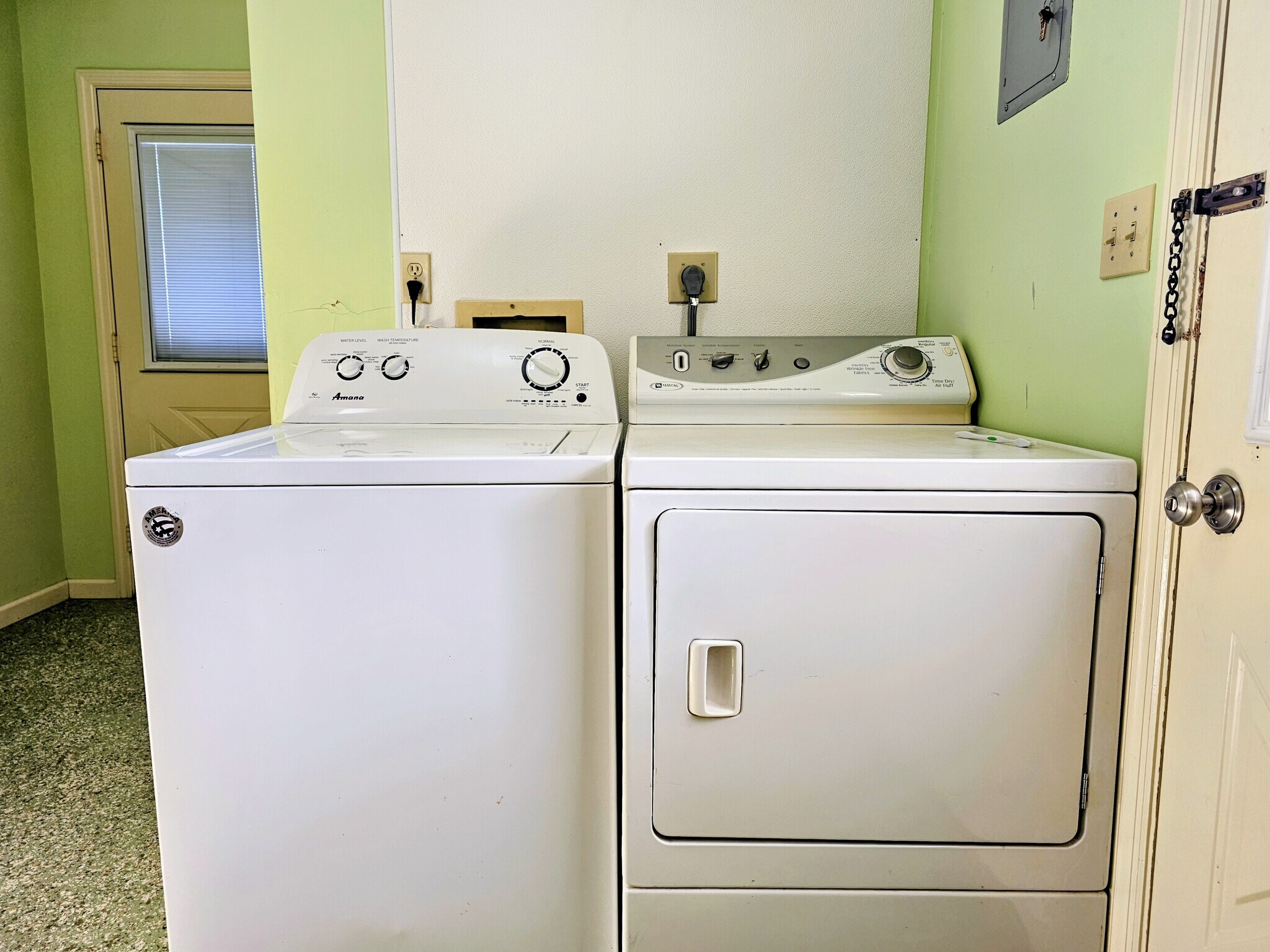 Building Photo - 334 Wissler Rd