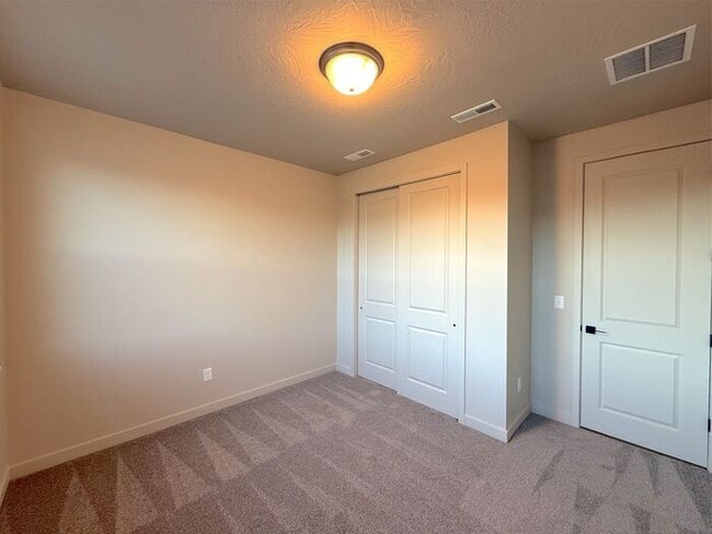 Building Photo - New 3 bed, 2.5 bath with 2 car garage home