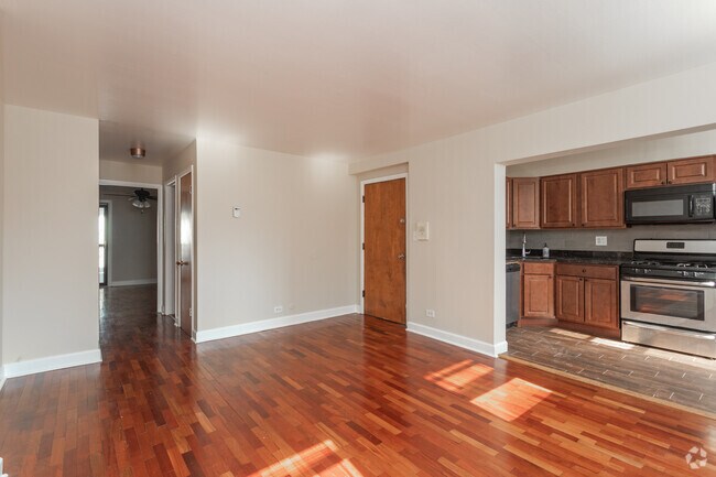 Interior Photo - 1162 - 1168 N La Salle Blvd