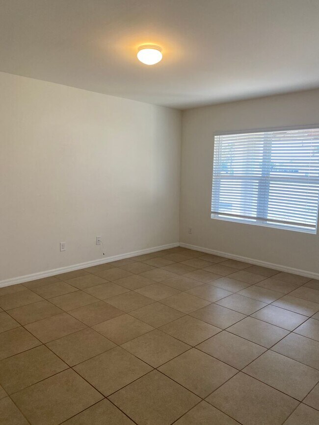 Building Photo - Welcome Home! 3BR/2BA Single-Family Home w...