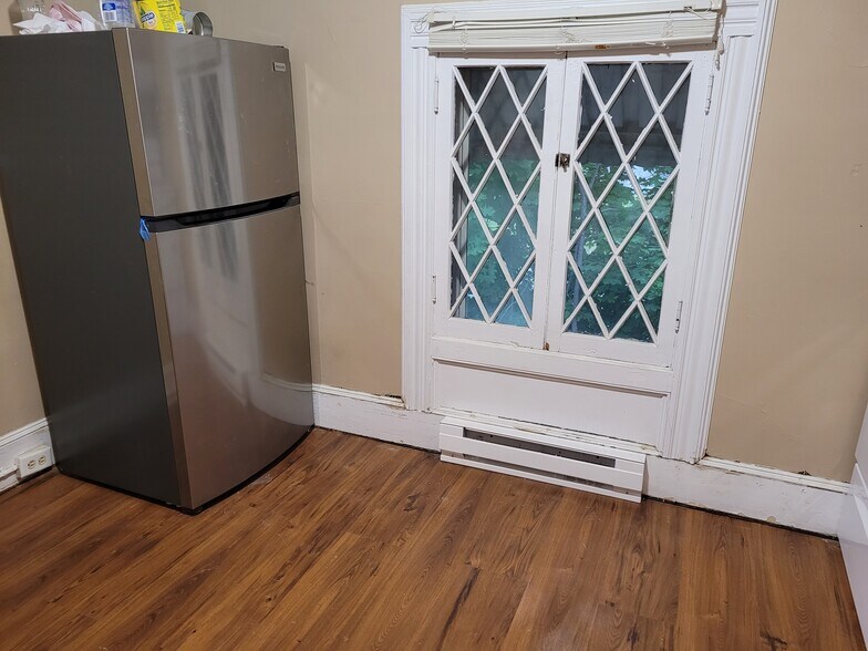 Building Photo - 265 Main St