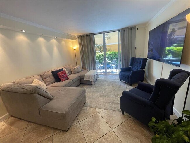 Building Photo - 1341 SE 3rd Ave