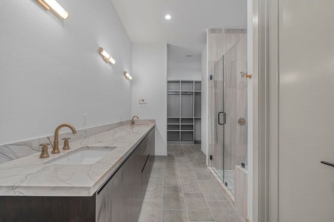 Building Photo - 8120 Stillmeadow Ct