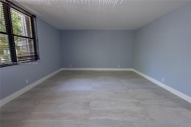 Building Photo - 20350 W Country Club Dr