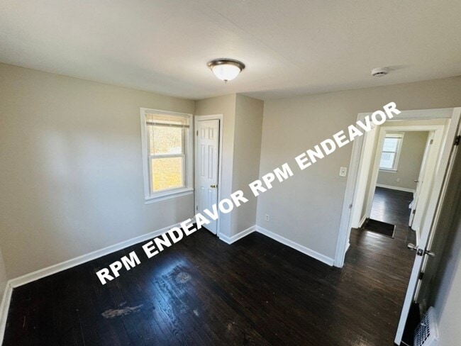 Building Photo - Cozy 2 Bed / 1 Bath