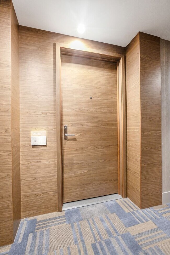 Building Photo - Stellar Denny Triangle Luxury Condo
