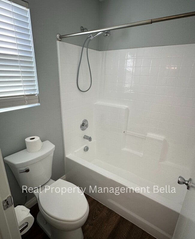 Building Photo - Lakeview Pool Retreat in a Private Cul-de-Sac Setting