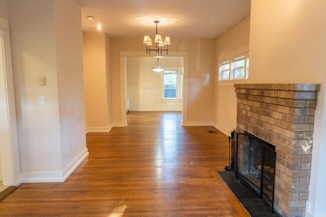 Building Photo - 4Bd/2.75Ba Seattle House