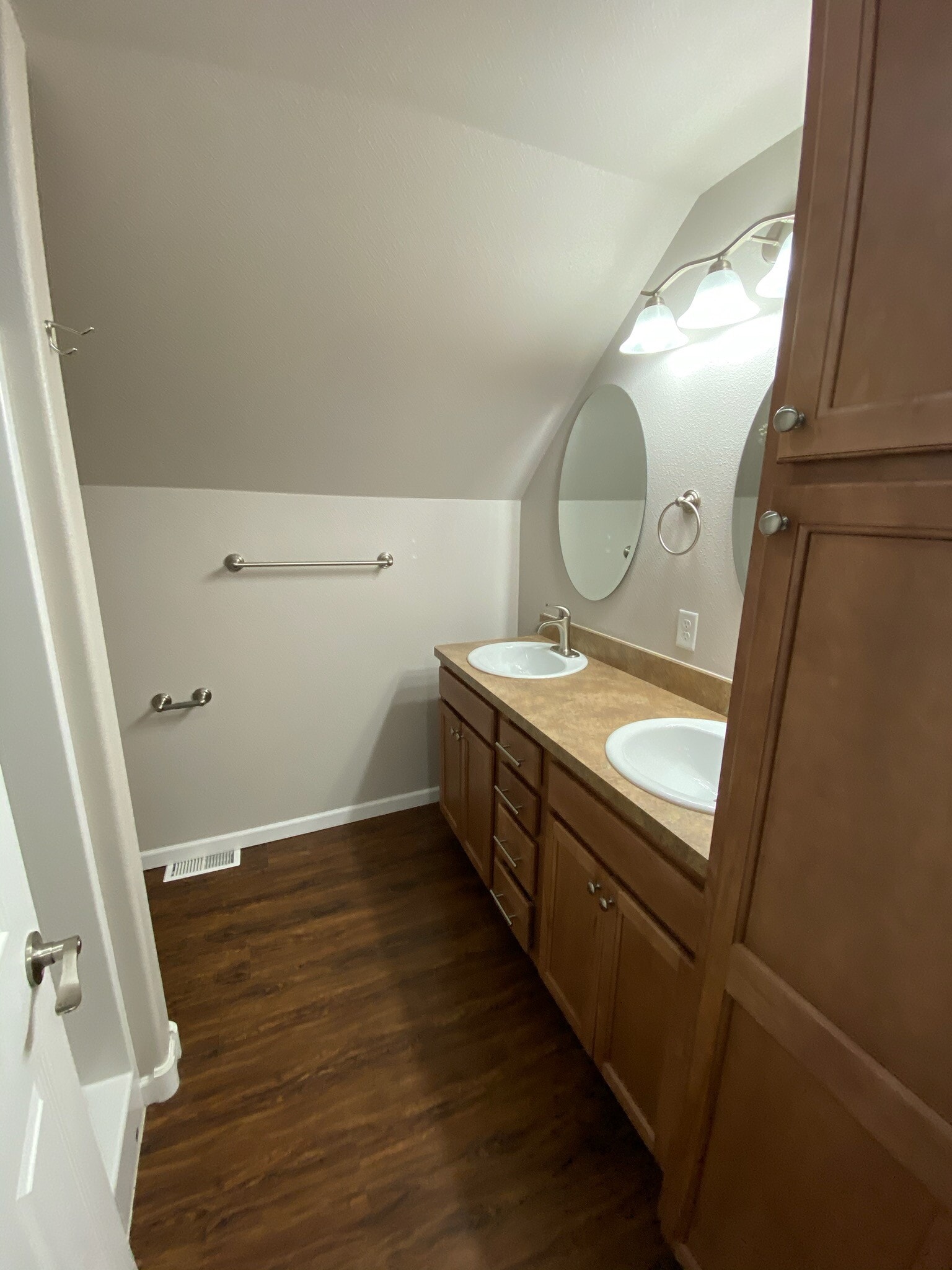 Building Photo - 135 Hemlock Dr