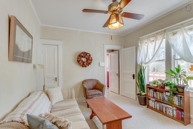 Building Photo - 3 Bed, 1.5 Bath Home with Backyard and Ple...