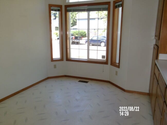 Building Photo - 1431 SW Birdie Dr