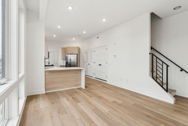 Building Photo - 136-40 E Cumberland St