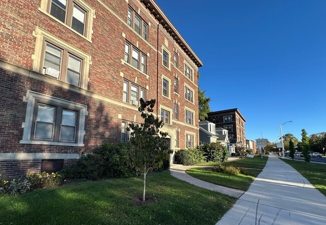 Building Photo - 100-130 Elm Street