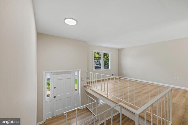 Building Photo - 908 Country Terrace