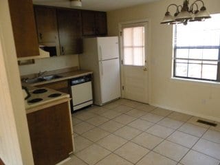 Building Photo - 1604 Carolwood Ct