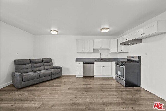 Building Photo - 14333 Haynes St