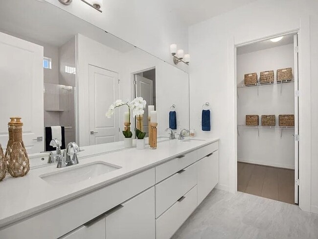 Building Photo - New 2-Bedroom, 2-Bathroom House in Ten Trails' 55+ Community