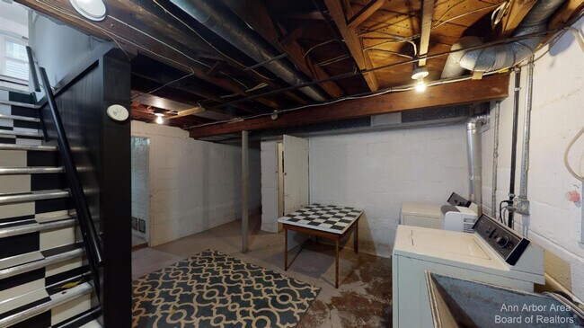 Building Photo - 1705 Jackson Ave