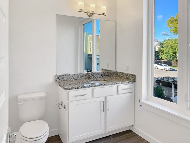 Building Photo - Gorgeous 3 Bed, 2 Bathroom in Manchester A...