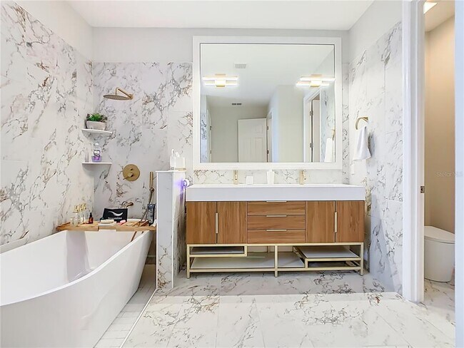 Building Photo - 790 Carmel Ln