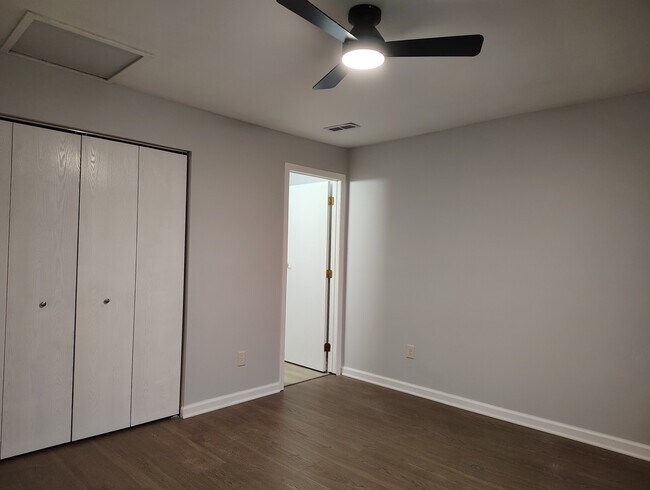 Building Photo - 434 Kenyon Ave