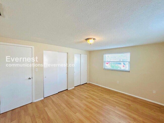 Building Photo - 1126 Normandy Blvd