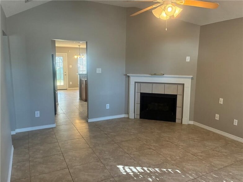 Building Photo - 611 Westchase Ct N