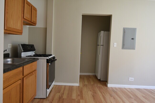 Building Photo - 4421 N Broadway