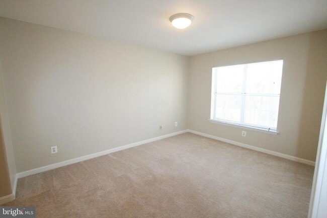 Building Photo - 5900 Cove Landing Rd