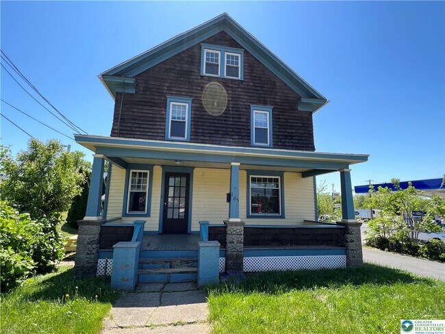 Building Photo - 165 E Brown St