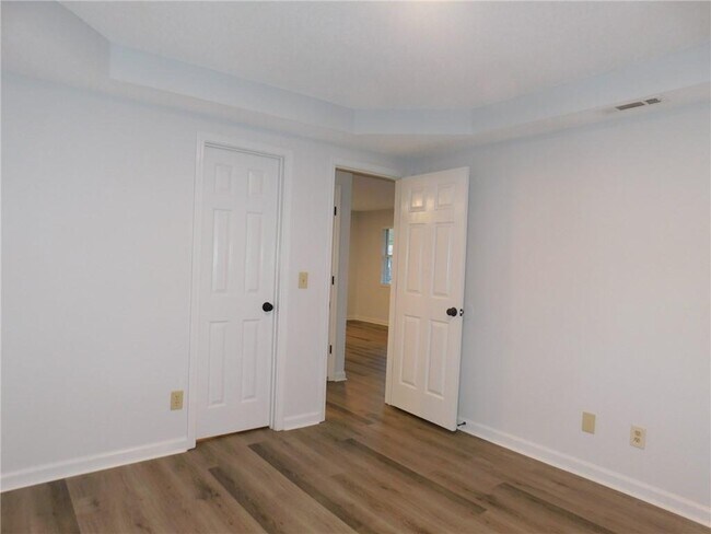 Building Photo - 107 Rock Garden Pl