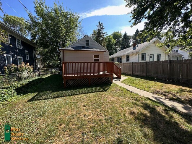 Building Photo - Charming 2 Bedroom Home in St. Paul