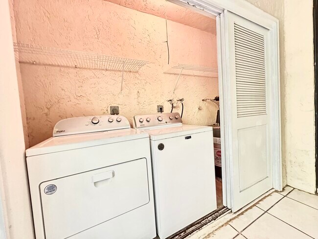 Building Photo - 4509 Carambola Cir S