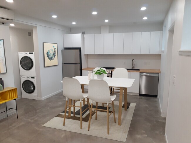 Virtually staged. - 2818 NE FREMONT ST