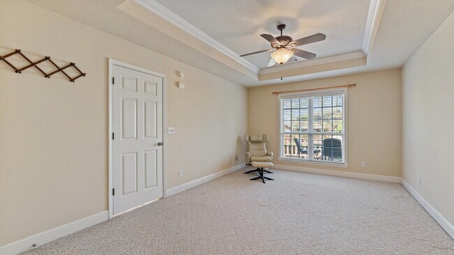 Building Photo - "Lovely 3-Bed Home with Granite Kitchen & ...