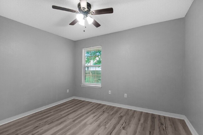 Building Photo - 9761 Leeward Way