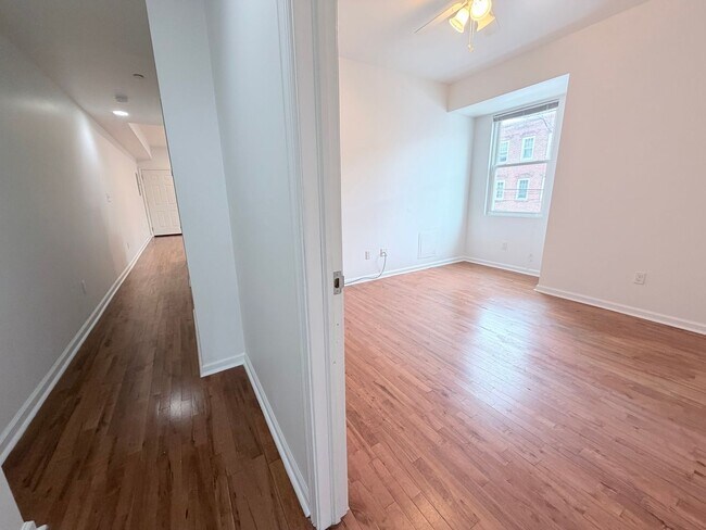 Building Photo - 601 N 39th St