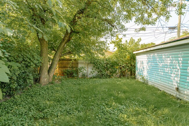 Building Photo - 3227 Nelson Ave