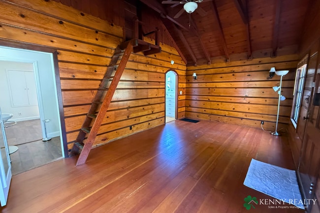 Building Photo - Charming 1 Bedroom Home with Private Yard in Pacifica