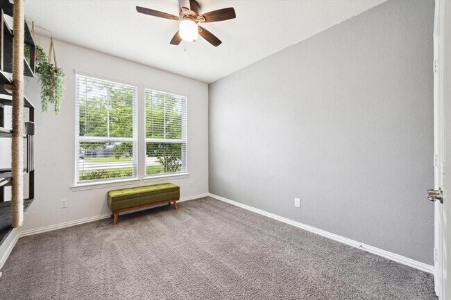 Building Photo - 13347 Pecan Trails Dr