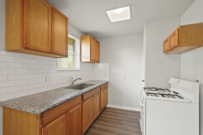 Building Photo - 743 Knob Hollow St