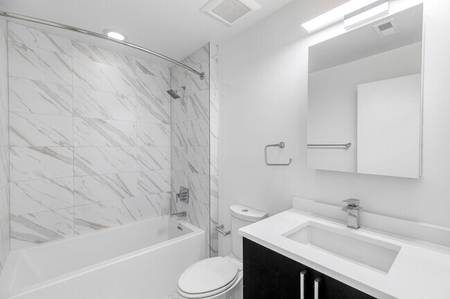 Building Photo - Northern Liberties Townhome with Garage